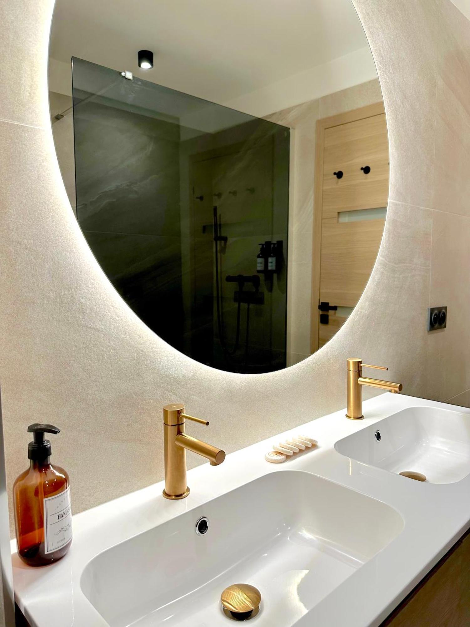 Monaco # Menton - 6 Persons - 2 Bedrooms - Full Renovated - Private Parking - Hypercenter - Clim - Beach And Sun מנטון מראה חיצוני תמונה